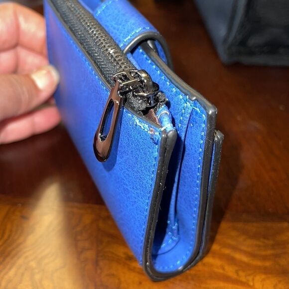 NWOT Multi compartment cobalt blue vegan wallet - Picture 3 of 11